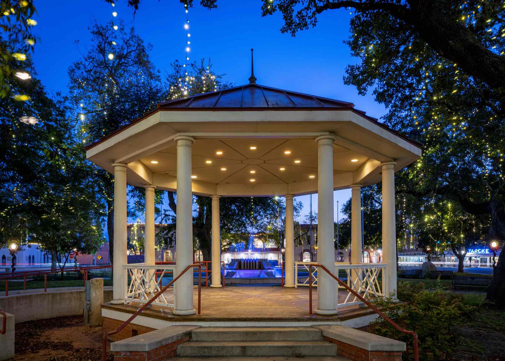 Downtown Seguin, Texas at night